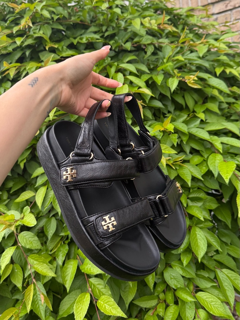 Tory Burch Kira Sport Sandal NWOT Black Leather Gold - Picture 3 of 7